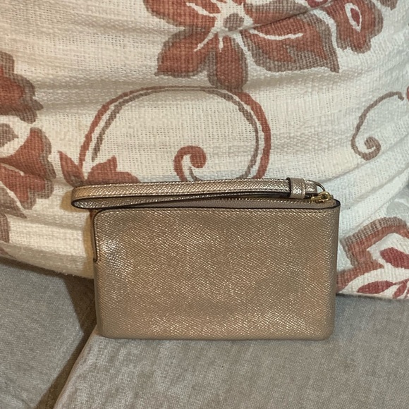 Coach Wristlet - Picture 3 of 8